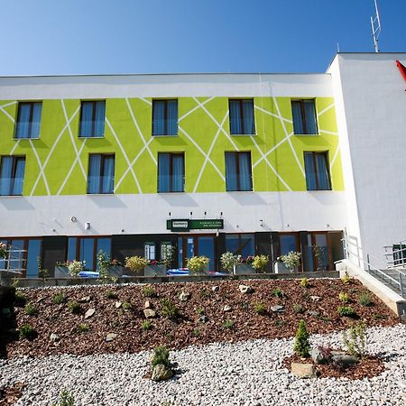 Nad Kralovnou Hotel & Restaurant Прага Екстериор снимка