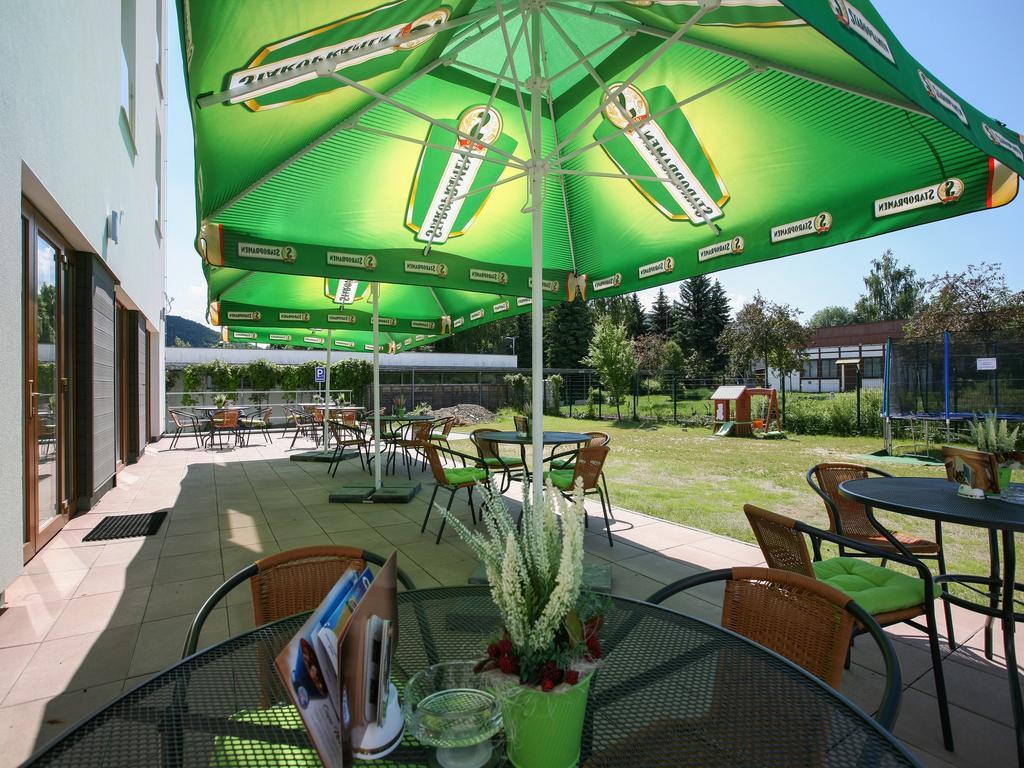 Nad Kralovnou Hotel & Restaurant Прага Екстериор снимка