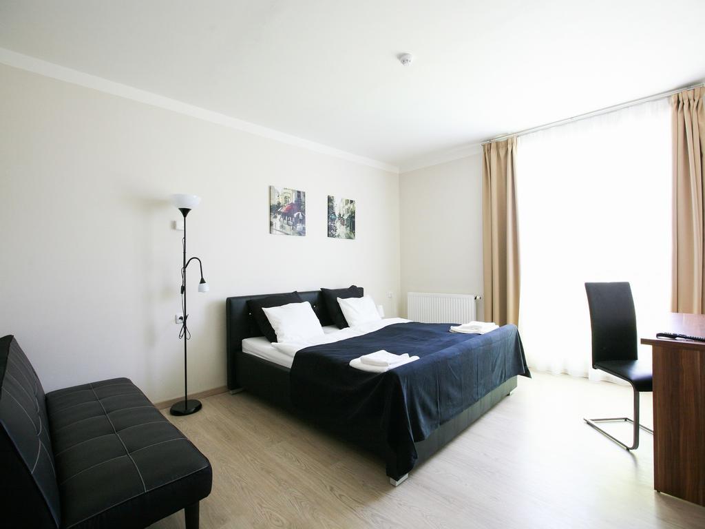 Nad Kralovnou Hotel & Restaurant Прага Стая снимка