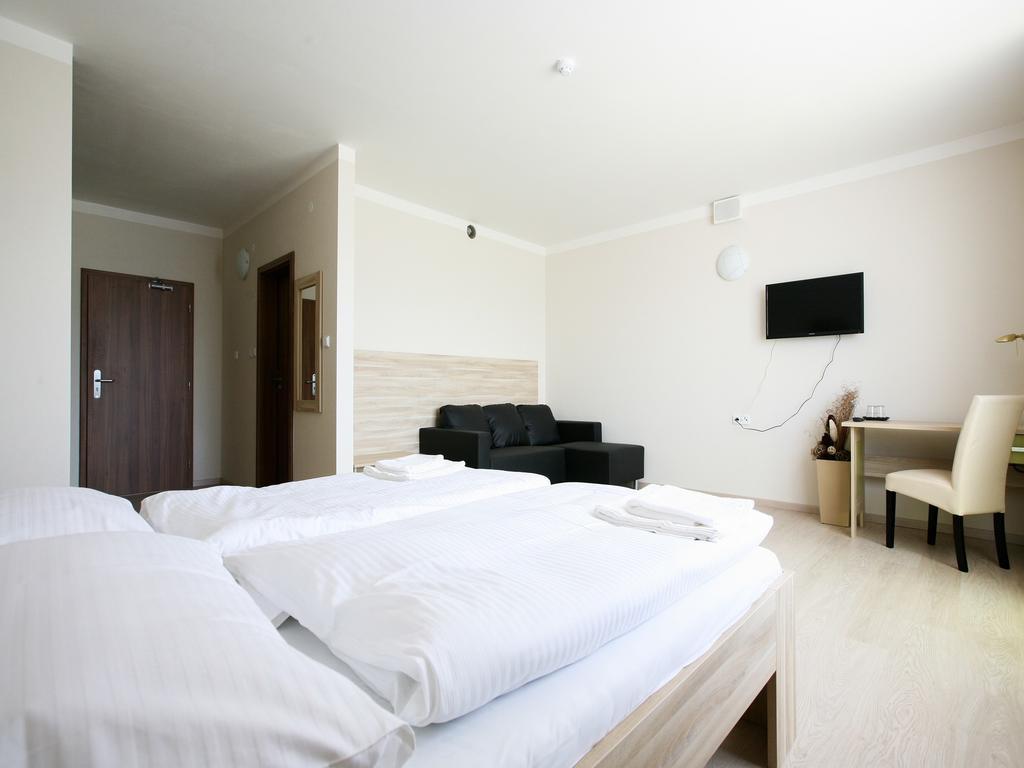 Nad Kralovnou Hotel & Restaurant Прага Стая снимка
