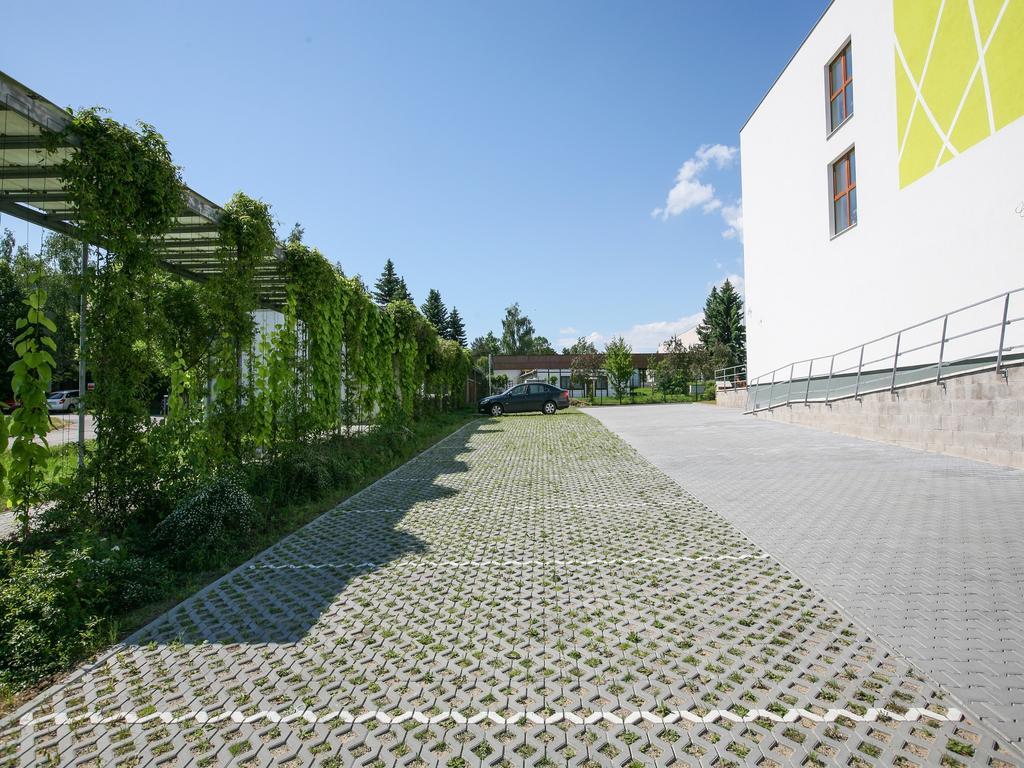 Nad Kralovnou Hotel & Restaurant Прага Екстериор снимка
