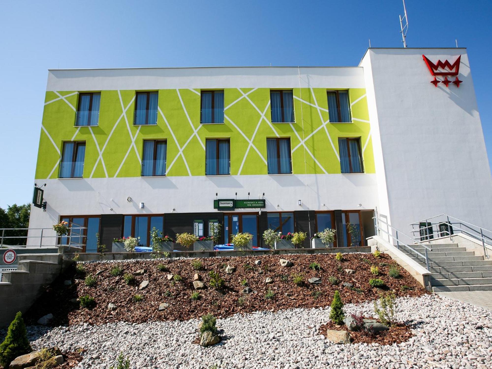 Nad Kralovnou Hotel & Restaurant Прага Екстериор снимка